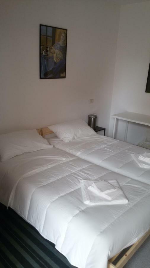 Afrodite Hotel Palu Buitenkant foto
