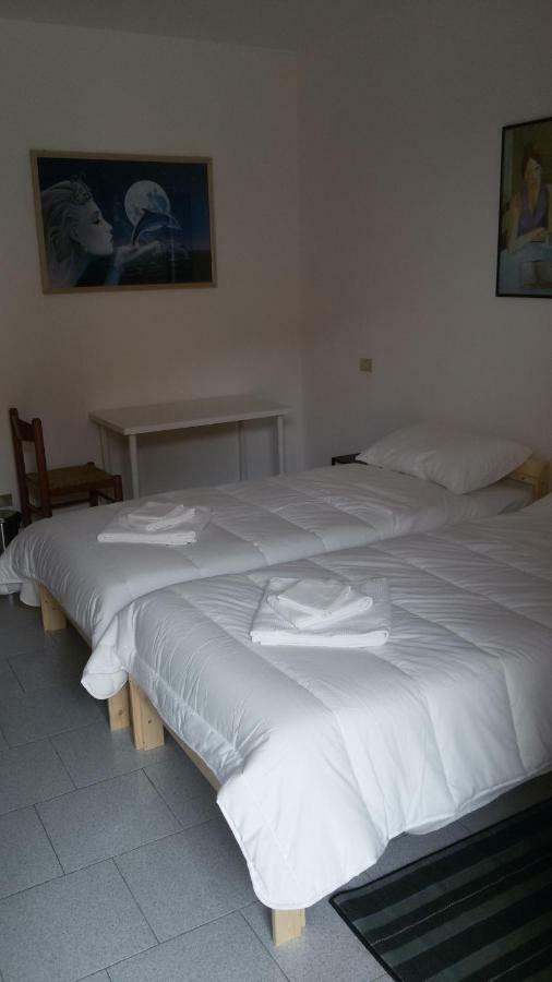 Afrodite Hotel Palu Buitenkant foto