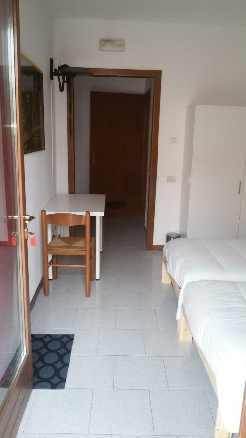 Afrodite Hotel Palu Buitenkant foto