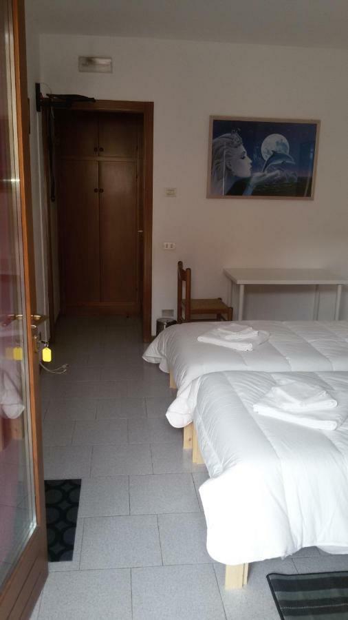 Afrodite Hotel Palu Buitenkant foto